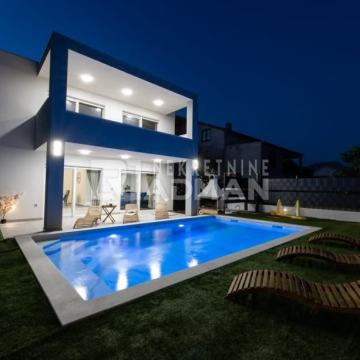Kuća: Kaštel Novi, 224.00 m2