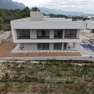 IZVANREDNA PRILIKA: Luksuzna vila s bazenom u Kaštelu Sućurcu V10