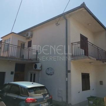 Kuća: Kaštel Lukšić, 240.00 m2