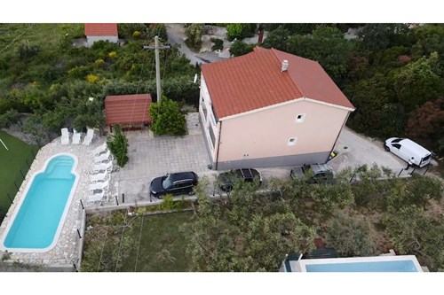 Kuća: Kaštel Sućurac, 360.00 m2, 3 etaže+bazen+kamin, pogled na more