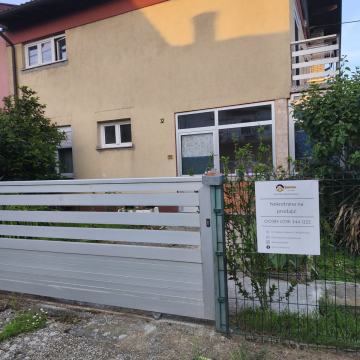 KUĆA KATNICA *138m2, BLIZINA CENTRA*, KUTINA