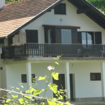 Kuća: Klanjec, 100 m2 - VINOGRAD 2000 trsova+voćnjak sa 50 voćaka !!!