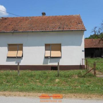 Kuća - Daruvar, (Lipovac Majur), useljiva, vrt, pomoćne zgrade...