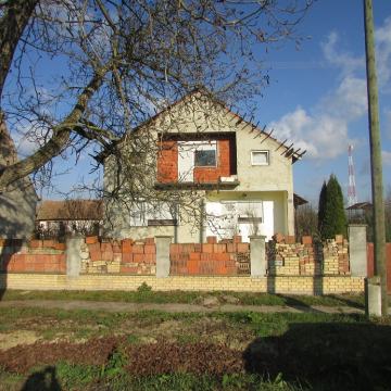 KOPRIVNA!! N. TESLE BR. 54!! VISOKOPRIZEMNICA S PARCELOM 2818m2!!!