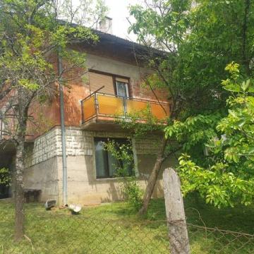 Kuća 150 m² s pogledom na Sljeme – 840 m² parcela, mir i priroda!