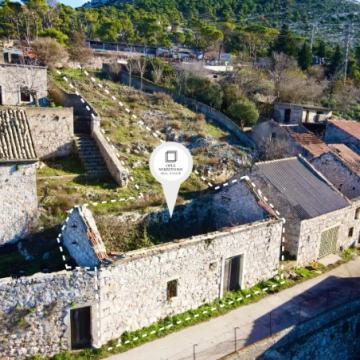 KUNA PELJESKA, Peljesac- kamena kuca,rusevina 69 m2 (video)