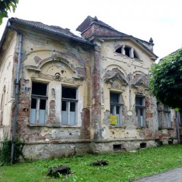 Kuća: Lipik, stara vila pored Toplica u centru Lipika!