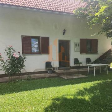*PRILIKA* Lovinac, 80.00 m2 s prostranom okućnicom od 2100 m2