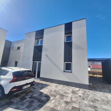 Kuća: Medulin, 116.00 m2 ,  4 sobe , 4 kupaone , 800metara od mora