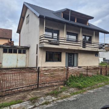 Kuća u mirnom dijelu Brzaja 3 etaže