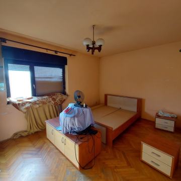 Najam kuće za radnike u Novakima, 227.00 m²