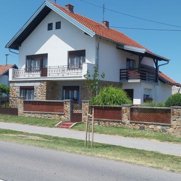 Kuća: Našice, 200.00 m2