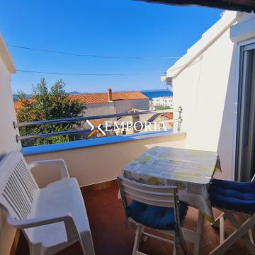 Kuća u nizu s garažom i pogledom na more u Diklu, Zadar