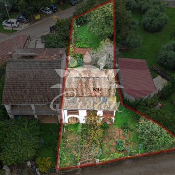 Kuća u nizu za potpunu renovaciju – mirna lokacija u okolici Tara