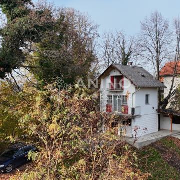 Kuća za odmor na brežuljku okruženom šumom, 40 min od Zagreba