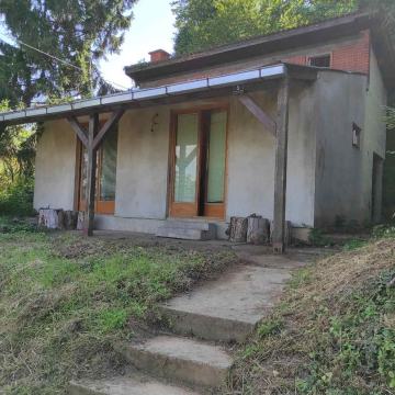 Kuća za odmor sa šumom i voćnjakom