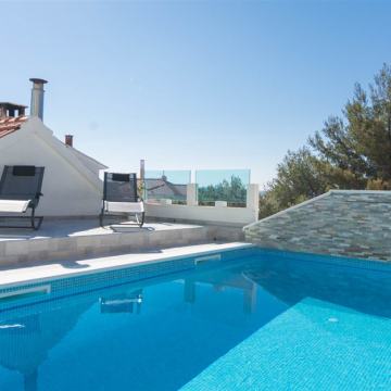 Kuća: Okrug Gornji, višekatnica, 460.00 m2**POGLED NA MORE**