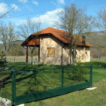 SINAC, Otočac, Gacka, kuća vikendica s vinogradom