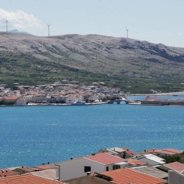 Kuća: Pag, 567.00 m2 -- kuća s potencijalom !!!