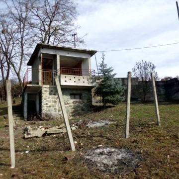 Kuća: Pakrac, objekt 15 m2, velika parcela, pogled!