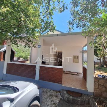 Kuća na periferiji Starigrad-Paklenice - 60m2 - PRILIKA