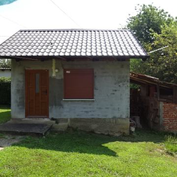 MANJA KUĆICA U PLEŠKOVCU -k337