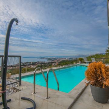 ***Dvije ville (moderna i autohtona) s predivnim pogledom, 600 m2***