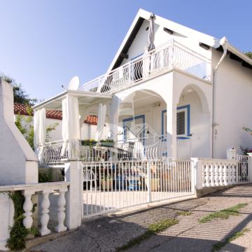 KUĆA POSEDARJE- ODLIČNA LOKACIJA- 50 m od plaže-PRILIKA!!!