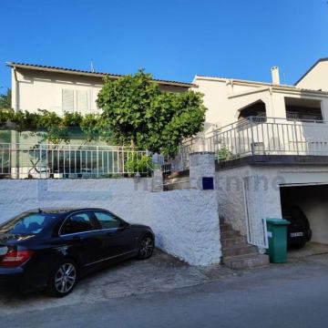 Kuća PRODAJA 260 m2, 2 apartmana, terasa, parking, garaža, 50 m od mor
