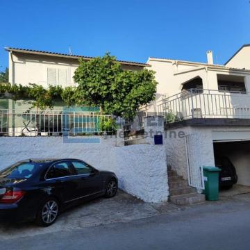 Kuća PRODAJA 260 m2, 2 apartmana, terasa, parking, garaža, 50 m od mor
