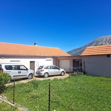 Modrići - Vrlika, seosko imanje, 125m2