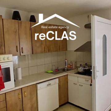 Kuća u štradi u Kaštel Lukšiću, iznimnog potencijala