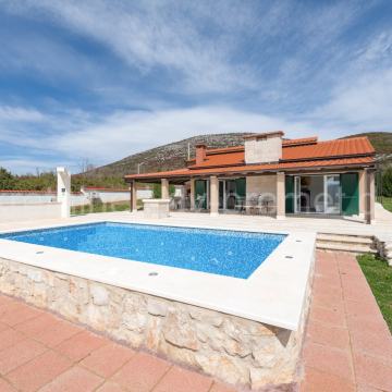 Kuća Prodaja Lećevica 100 m2