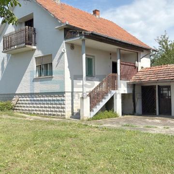 Kuća PRODAJA Žabnica,  s gospodarskim zgradama i zemljištem