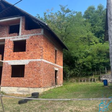Kuća na prodaju u užem centru Dvora na Uni.