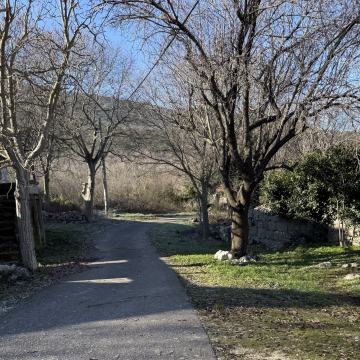 Kuća: Radošić, Stara kamena kuća za adaptaciju 45.00 m2