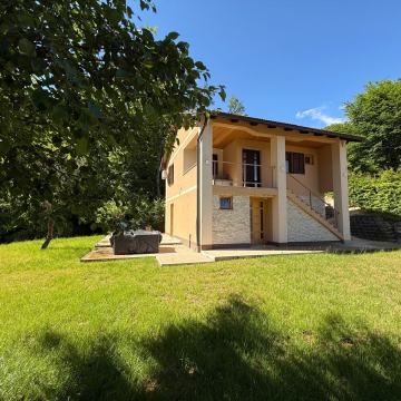 Kuća uz rijeku Koranu 120 m², zemljište 741 m²