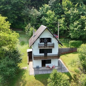 Kuća uz rijeku s nevjerojatnim pogledom