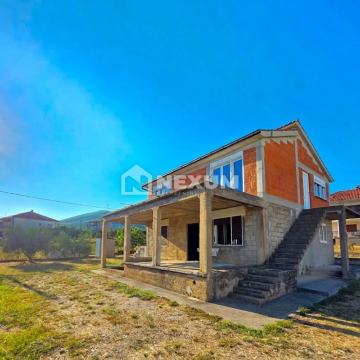 Kuća u roh-bau fazi s pogledom na more – Kaštel Novi, Rudine