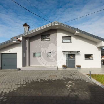 Kloštar Ivanić, prostrana moderna obiteljska kuća na 2372 m2 građevins