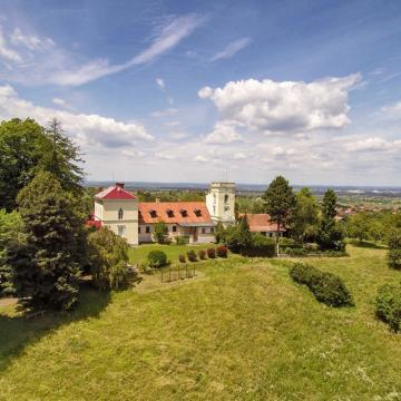 Seketin: dvorac od 460 m2, dvorište, park, pašnjak, šuma, 46000 m2