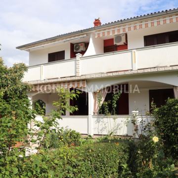 Kuća u širem centru Raba par minuta hoda do plaže