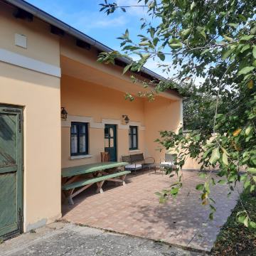 Kuća: Staro Topolje, 269.00 m2 sa okućnicom 1720 m2