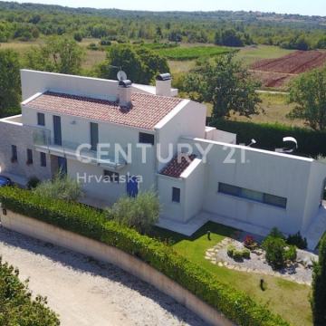 Kuća: Sveti Lovreč, katnica, 330.00 m2