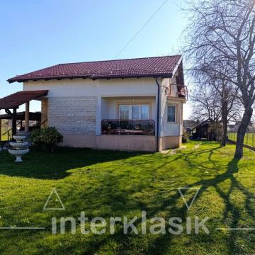 Kuća, Velika Gorica, dva pomoćna stambena objekta, zemljište 1000 m2