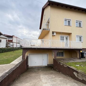 Kuća s velikom parcelom i 3 stana, Zagreb-Ježdovec