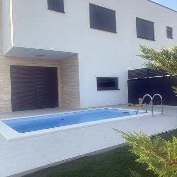 Prodaja, moderna dvojna kuća. 127,48 m2, bazen, Vir!