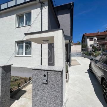 Kuća, Gornja Dubrava, Jasenovačka ulica, 220.00 m2