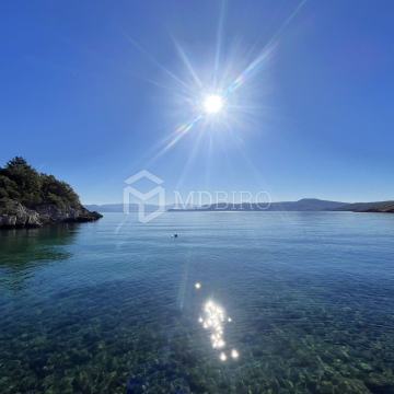 Kuća u zelenom pojasu u neposrednoj blizini plaže