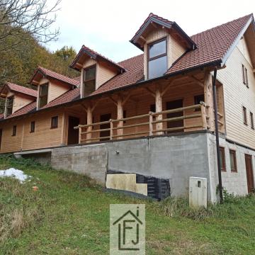 EXCLUSIVE!! APARTMANSKA KUĆA S PARCELOM ZA GRADNJU KAMPA!